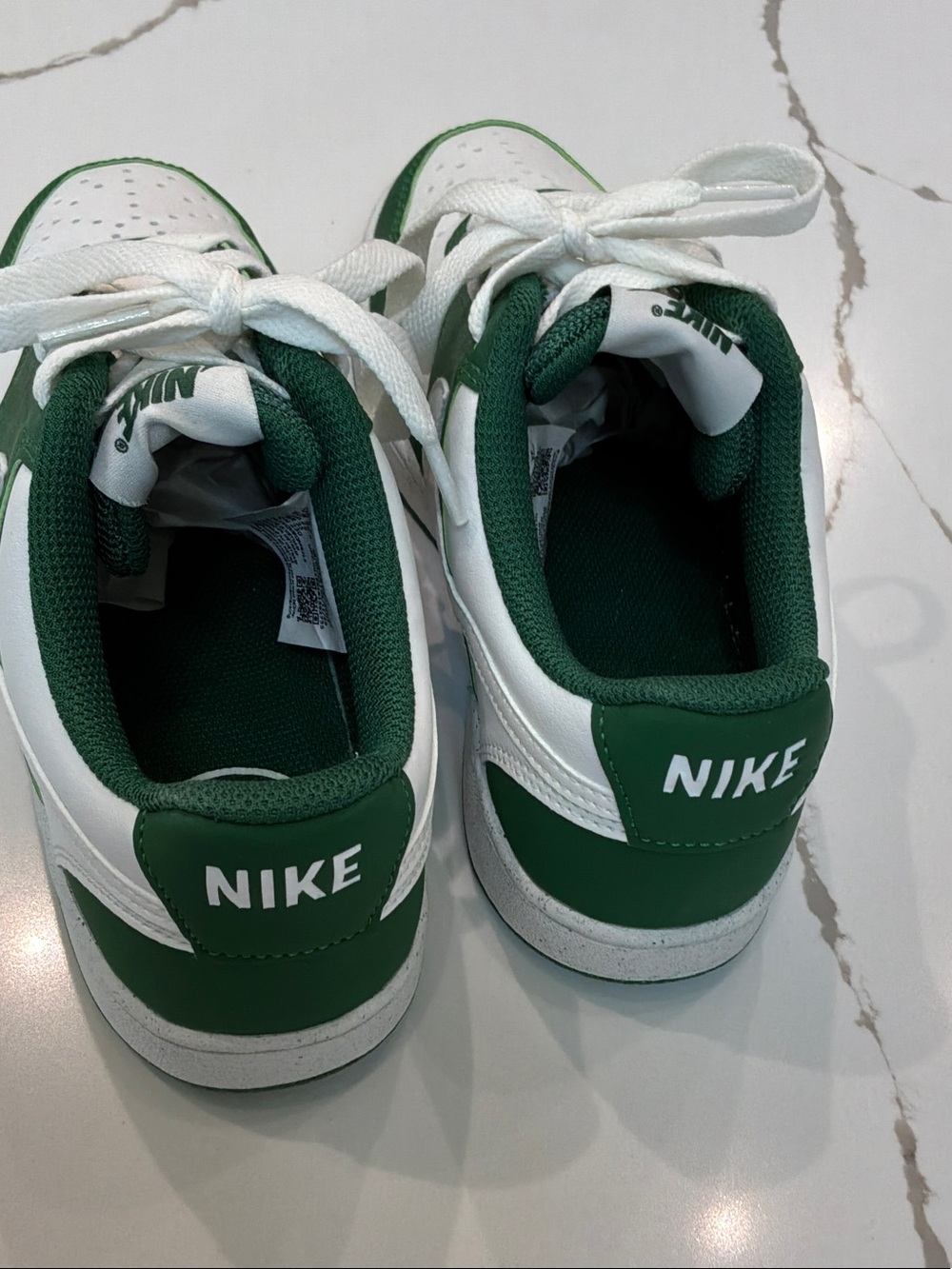 Nike Size 6 Women’s Low-Top Sneakers White Green Worn Trying On Minor Crease - Picture 4 of 16